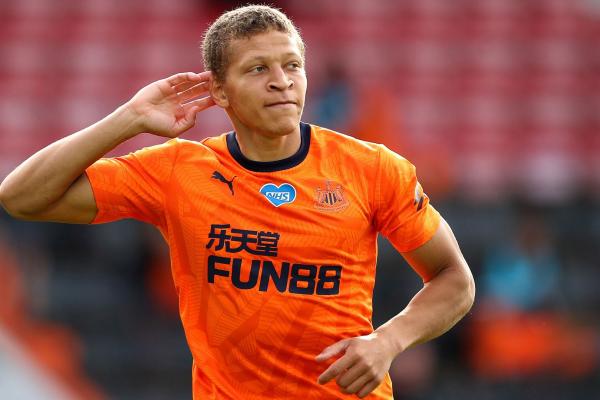 Image Newcastle United วางแผนเจรจาสัญญากับ Dwight Gayle